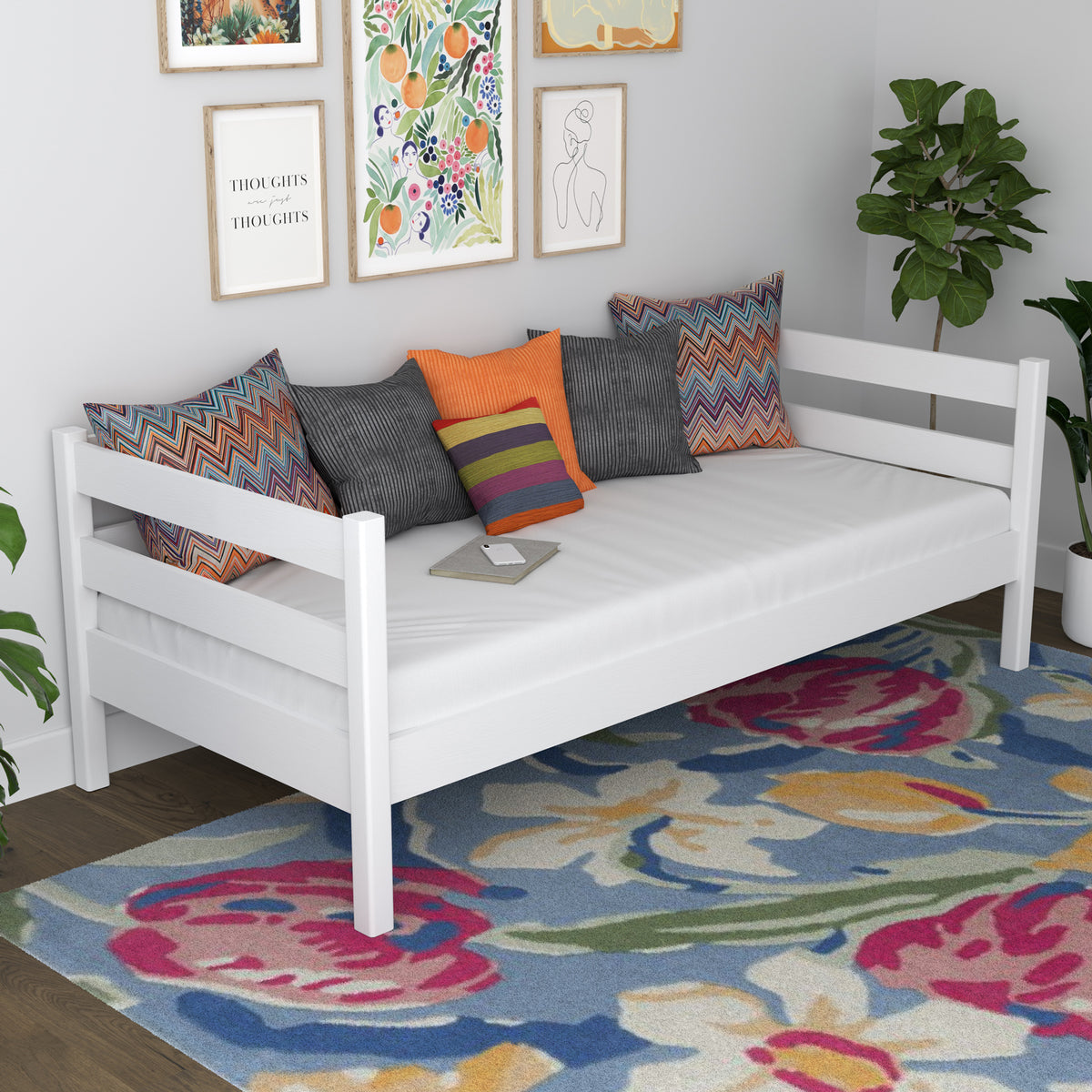 Bettsofa aus Holz Weiß – Seitenansicht, Form und Proportionen des Möbelstücks