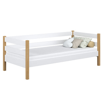 Drewniane łóżko sofa N01 biało dębowy – widok ogólny, lite drewno